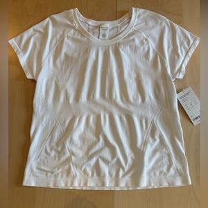 NWT Athleta Momentum Seamless Sport Length Tee